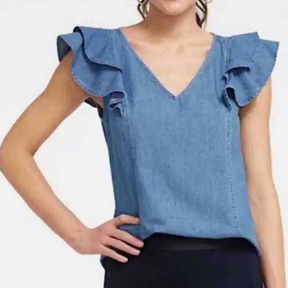 Draper James Tops - 𝅺draper James casual chambray ruffle denim top. Size 2